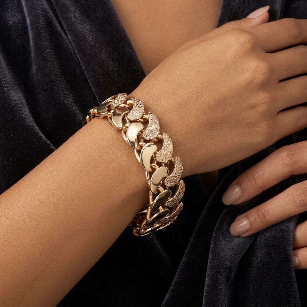 Vtg. Textured Smooth Gold Tone Curved Link Bracelet MCM Old Money High Quality